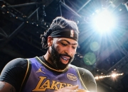 浓眉哥重返赛场，持续失利首场状态出色，IG观众沸腾！比赛高潮迭起的简单介绍