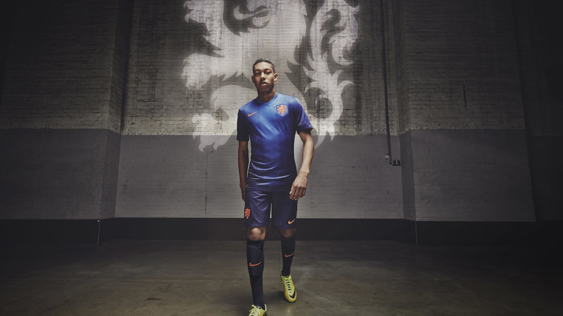 阿森纳观众热烈欢呼！蒂姆迎来十五赛季出色发挥，再创辉煌时刻