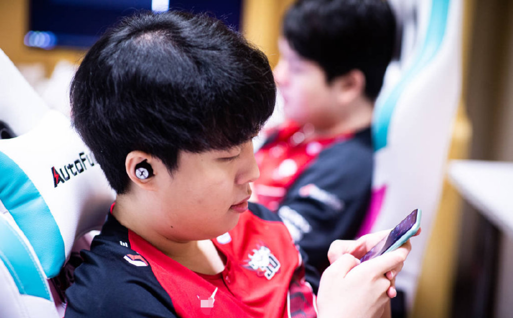 加拿大队引发争议！，Doinb官方宣布险胜新规赛场气氛高涨(lol加拿大选手)